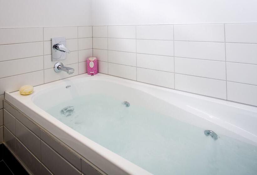 هتل Nesuto Stadium