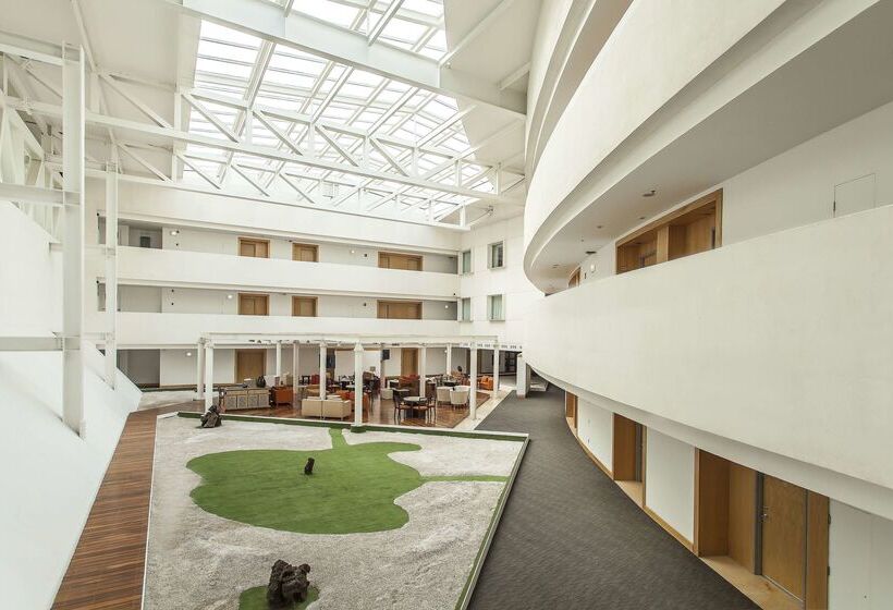 ホテル NH Collection México City Airport T2