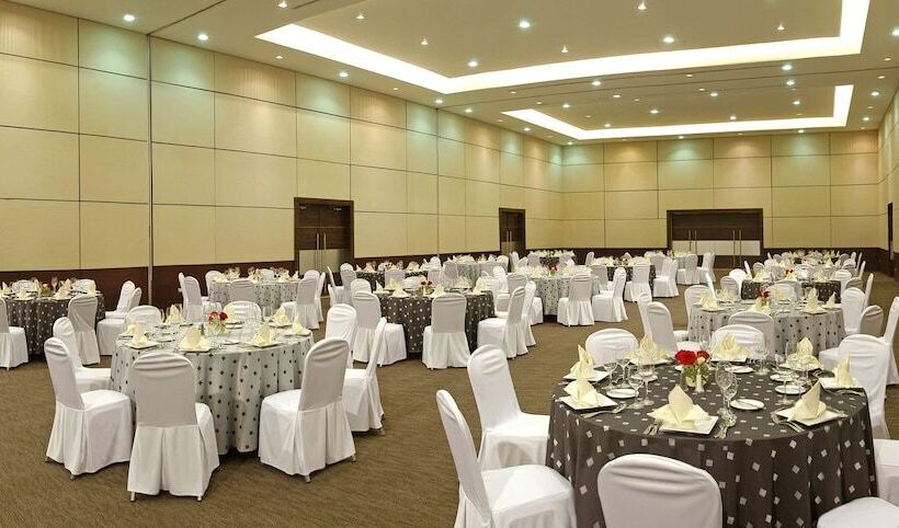 ホテル NH Collection México City Airport T2