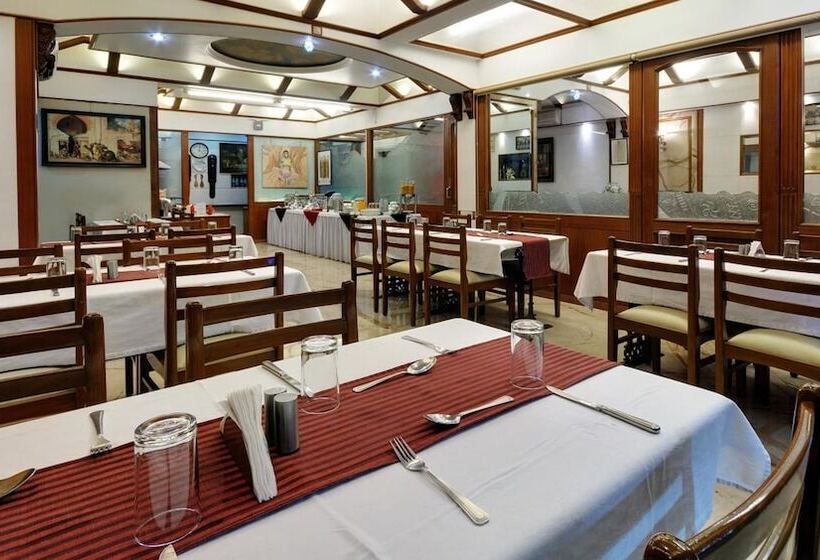 فندق Regal Enclave