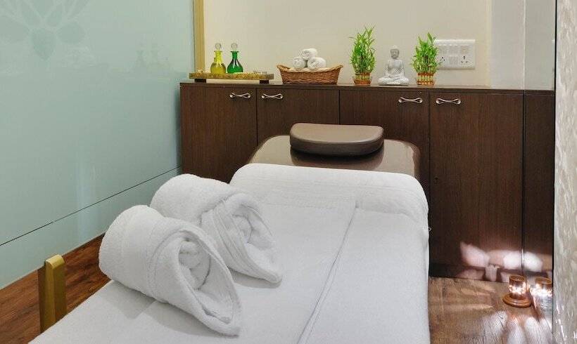 فندق Regal Enclave