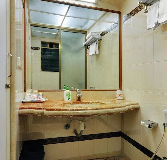 فندق Regal Enclave