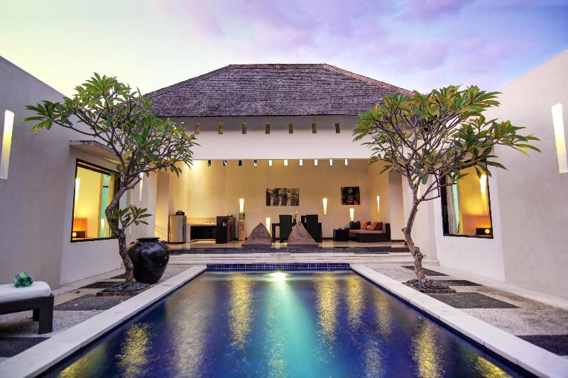 هتل The Seminyak Suite  Private Villa