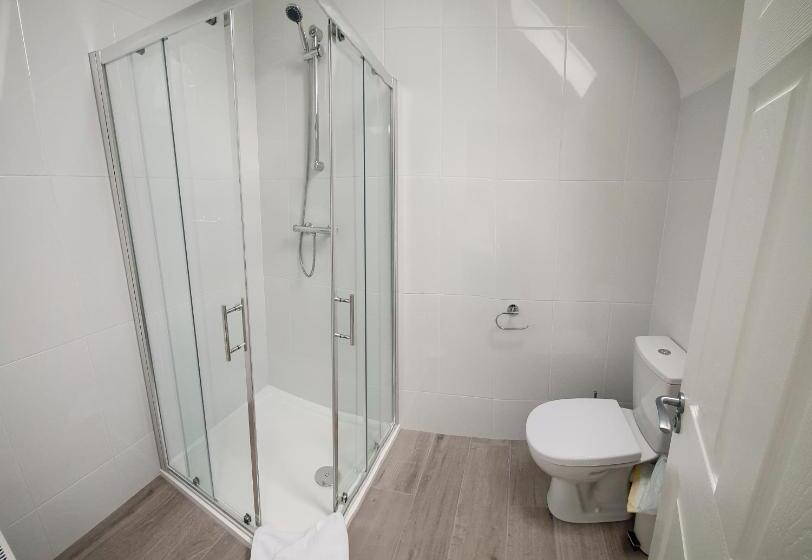 مبيت وإفطار The Leitrim Inn And Blueway Lodge