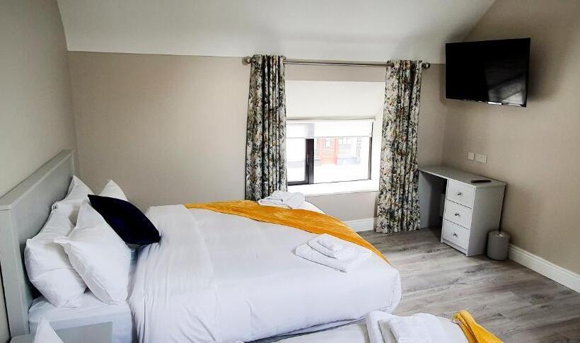 مبيت وإفطار The Leitrim Inn And Blueway Lodge