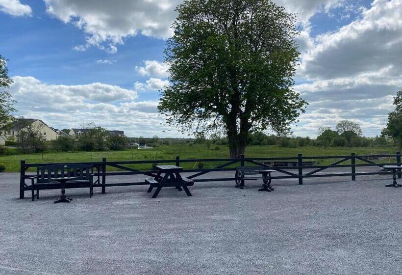 مبيت وإفطار The Leitrim Inn And Blueway Lodge