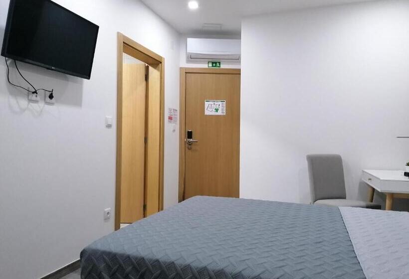 بنسيون Alojamento Girassol   Guest House   Quarto Com Casa De Banho Privativa