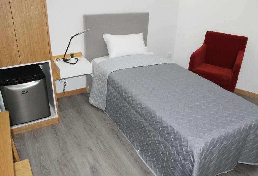 بنسيون Alojamento Girassol   Guest House   Quarto Com Casa De Banho Privativa