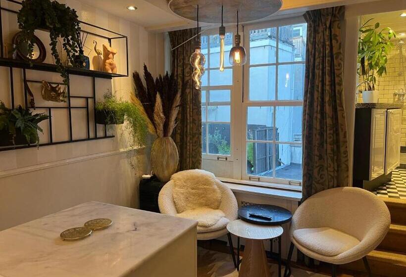 צימר The Enlightened House Luxury Suites