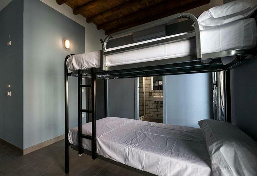 Hostel Carlota Braun