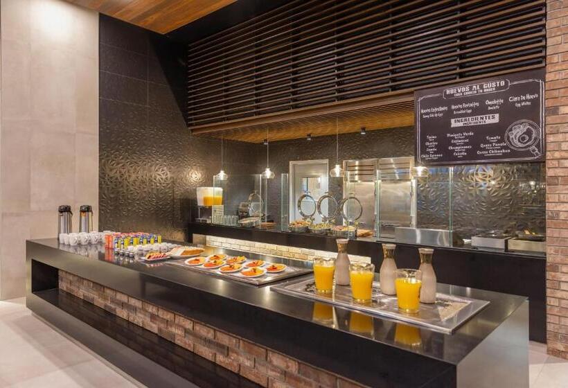 בית מלון כפרי Four Points By Sheraton Monterrey Airport