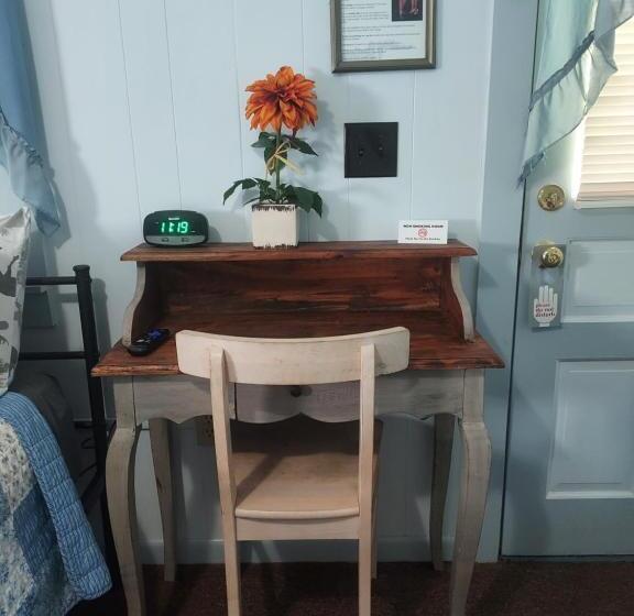 Serenity Motel