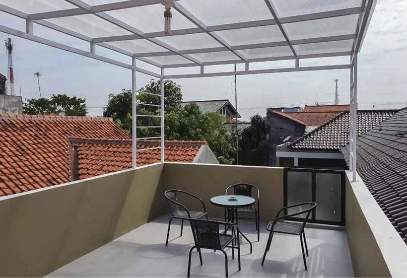Отель Jatiwangi Syariah Guest House Mitra Reddoorz