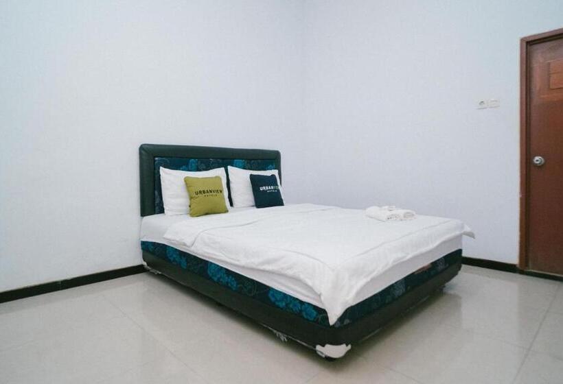 پانسیون Urbanview Hotel Griya Surya Malang By Reddoorz