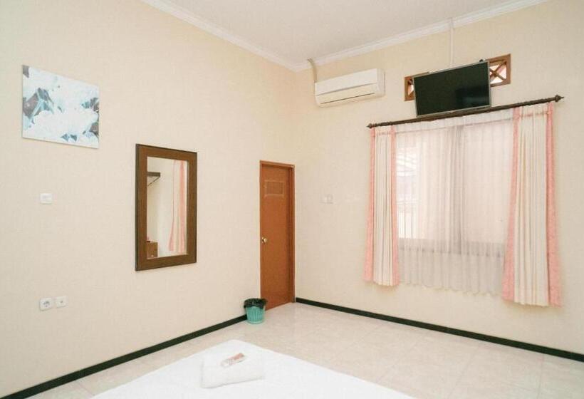 پانسیون Urbanview Hotel Griya Surya Malang By Reddoorz