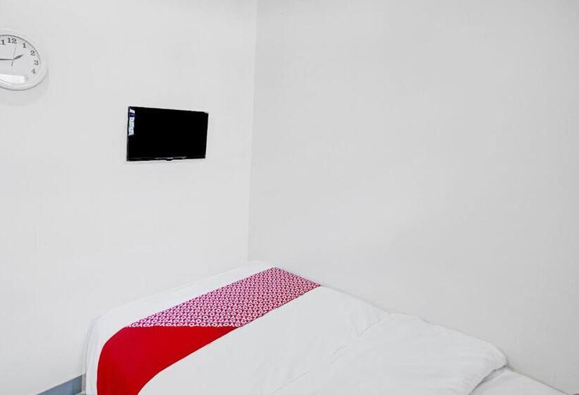 هتل Reddoorz At Jalan Stm Medan 2