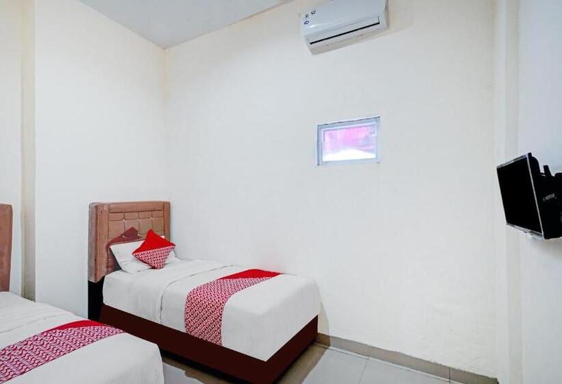 هتل Reddoorz At Jalan Stm Medan 2