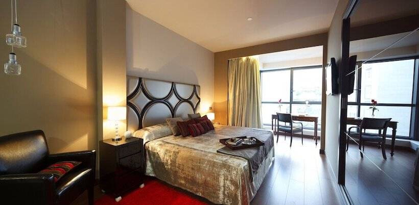 هتل Silken Axis Vigo