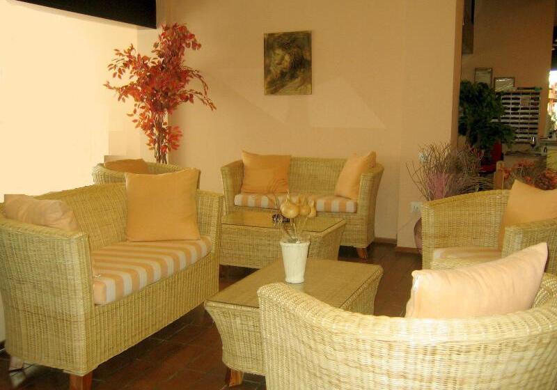 هتل Caravel Apartment