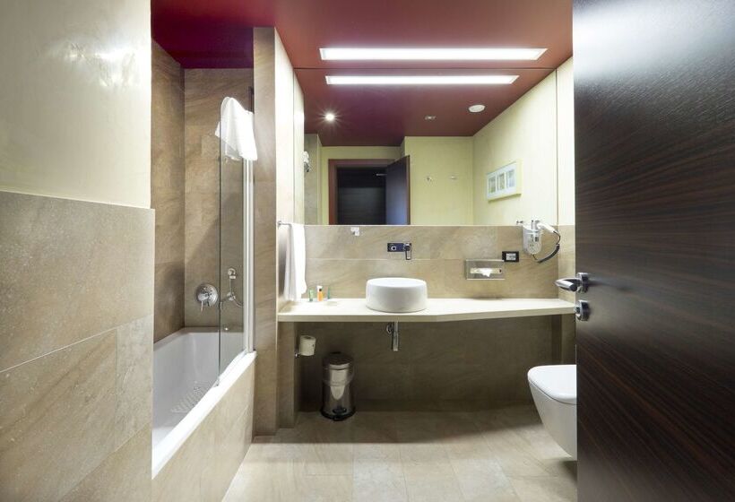 هتل Hilton Garden Inn Lecce