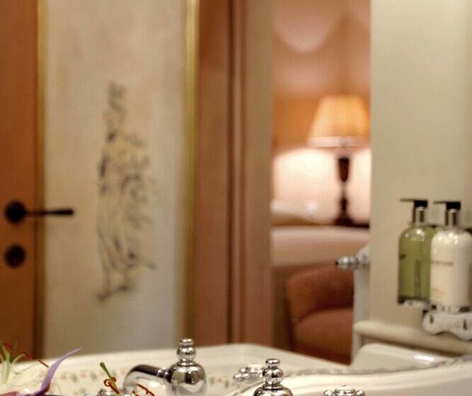 هتل Le Convivial Luxury Suites & Spa