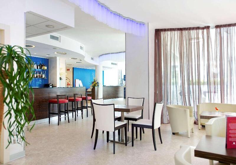 هتل Mercure Rimini Lungomare