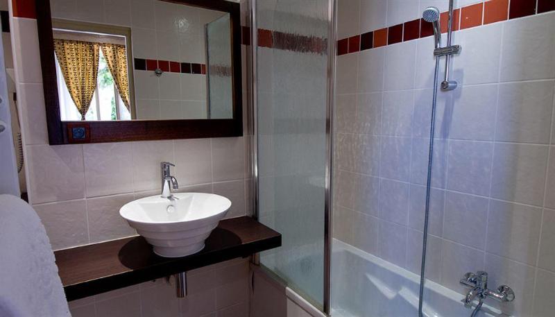 هتل Hôtel L Iroko The Originals City