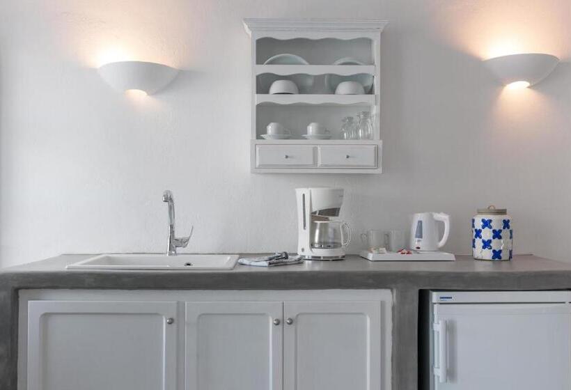 هتل Thirea Suites