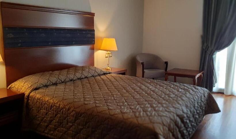 هتل Aeton Melathron