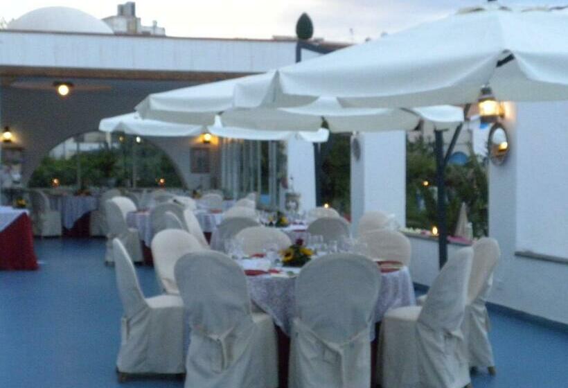 هتل Arathena Rocks