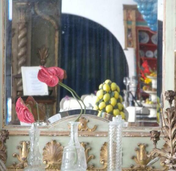 هتل Arathena Rocks