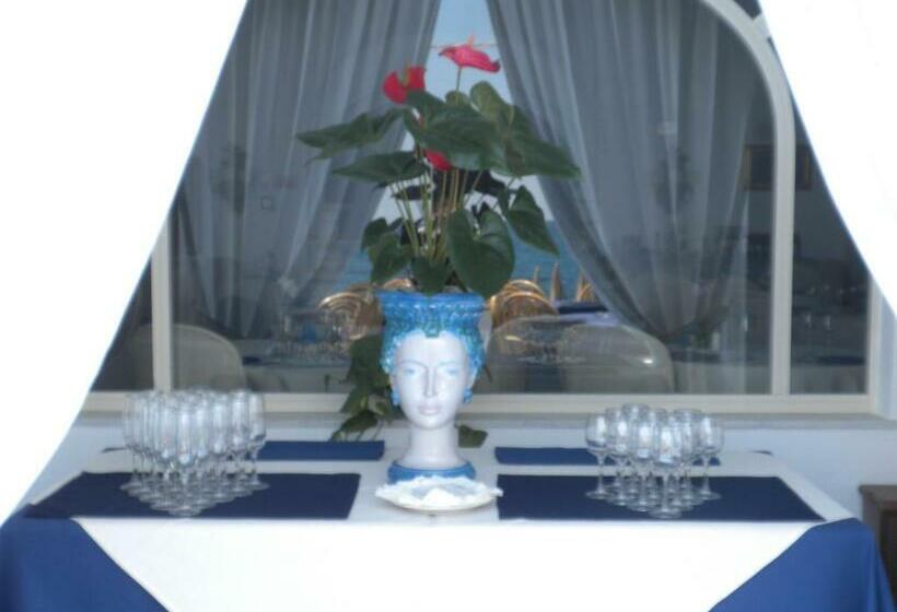 هتل Arathena Rocks