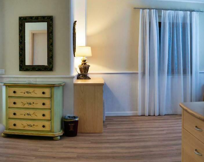 هتل Arathena Rocks