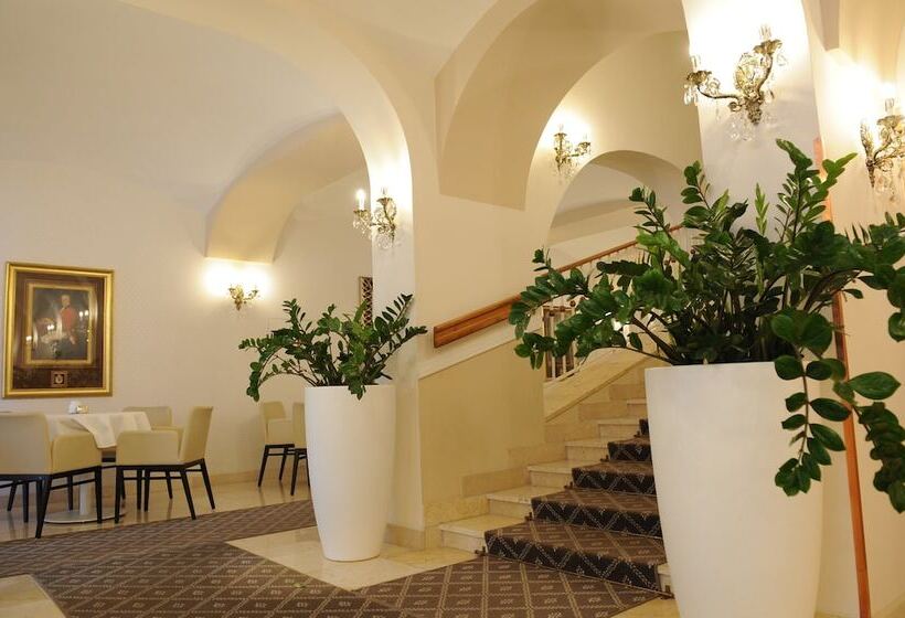 هتل Prince De Ligne