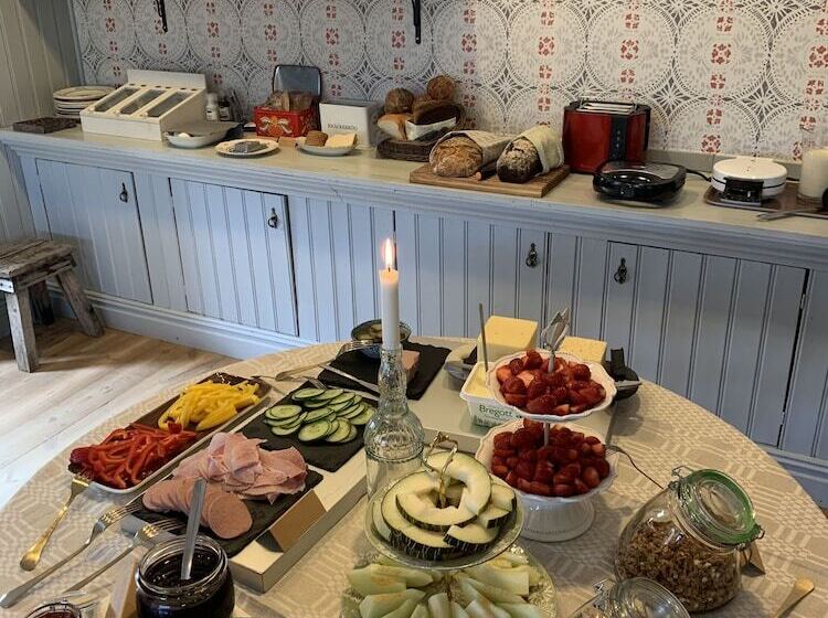 تختخواب و صبحانه Chinova Mötesgård