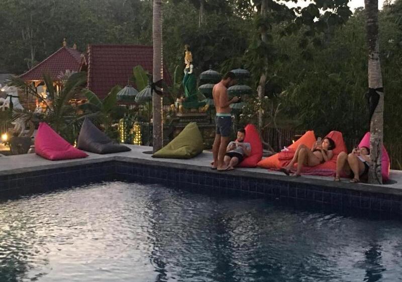 בית מלון כפרי Kubu Reot Taman Asri Villa