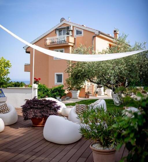 پانسیون Villa Nada