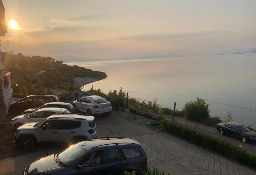 تختخواب و صبحانه Bella Vista