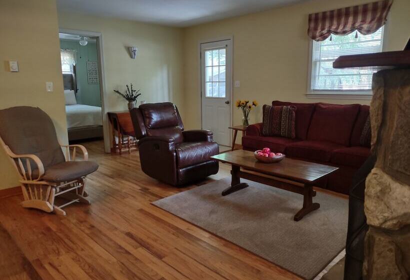 هتل Cozy Creek Cottages