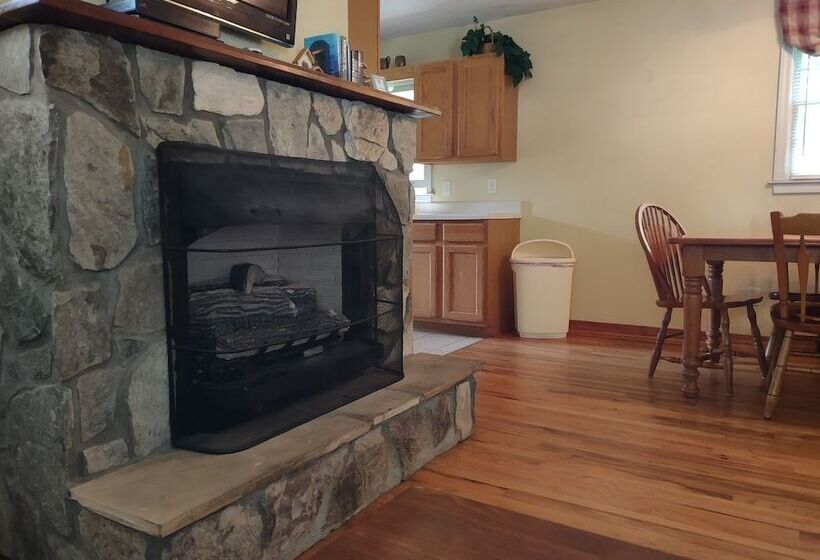 هتل Cozy Creek Cottages