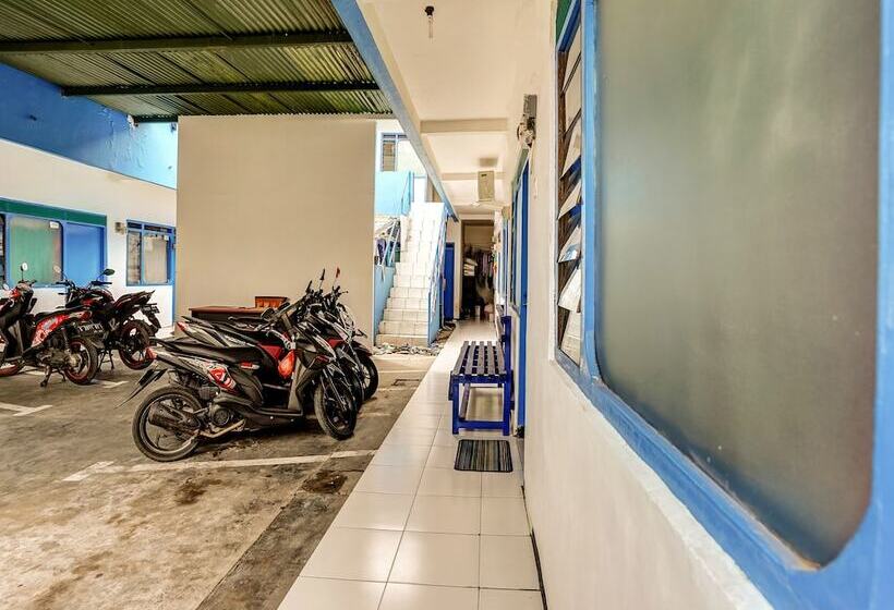 هتل Oyo 90523 Homestay Jenggolo