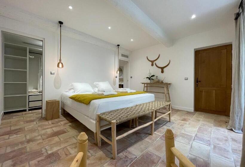 膳宿费 Mas Millésime   Chambre Double   Petit Déjeuner   Piscine   Mas Du Xviiième Siècle Proche Saint Rémy