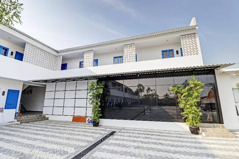 هتل Oyo 90510 Sand S Residence