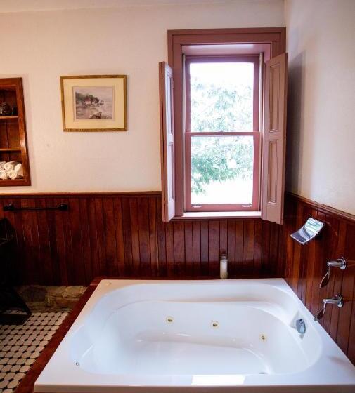 Baneberry Meadows B&b