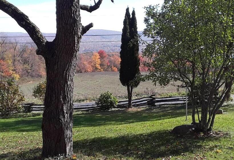 Baneberry Meadows B&b