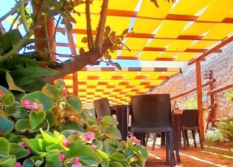 تختخواب و صبحانه Hostal Del Suri