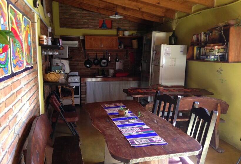 تختخواب و صبحانه Hostal Del Suri