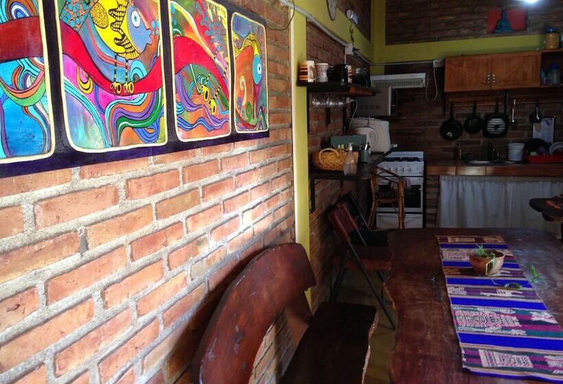 تختخواب و صبحانه Hostal Del Suri