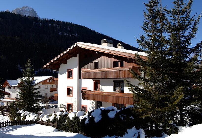 هتل Apartments Lores