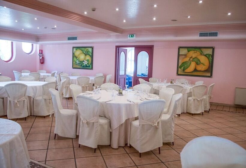 هتل Assinos Palace